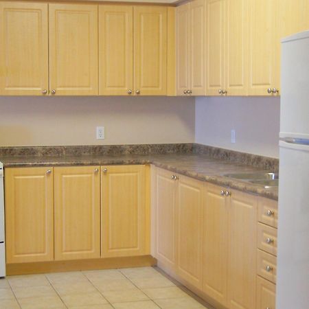 Hotel Laurier - Apartment Style Residence Ватерлоо Екстер'єр фото