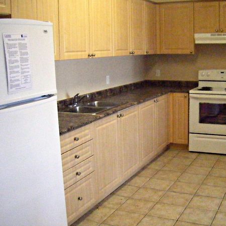 Hotel Laurier - Apartment Style Residence Ватерлоо Екстер'єр фото